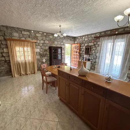 Terra Mani Stone شقة *