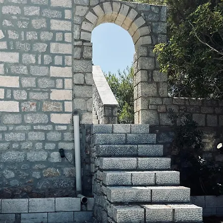 Terra Mani Stone * ييروميلين