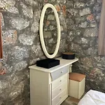 Appartamento Terra Mani Stone Yerolimin