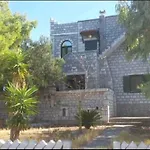 Appartamento Terra Mani Stone Yerolimin