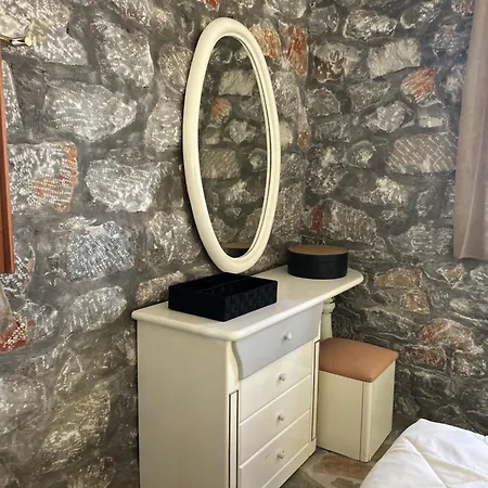 Apartamento Terra Mani Stone Yerolimin
