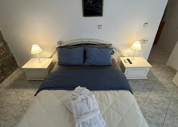 Terra Mani Stone Apartamento Yerolimin