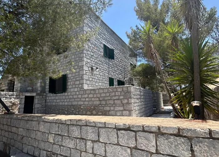 Terra Mani Stone Apartamento Yerolimin