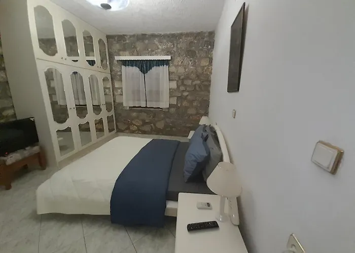 Terra Mani Stone Γερολιμένας