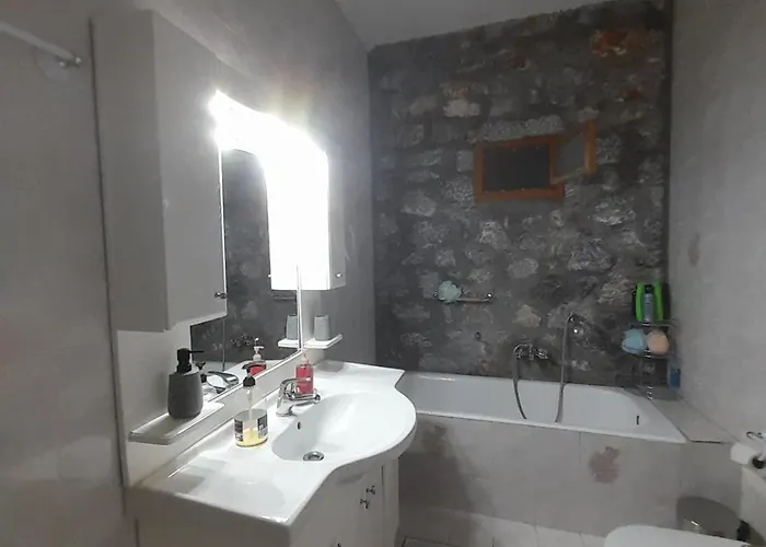 Apartamento Terra Mani Stone Yerolimin